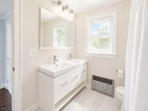 Bath - 11 Van Dyke Pl, Summit, NJ 07901 photo 1 of 1
