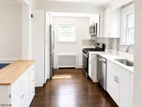 Entry Way - 11 Van Dyke Pl, Summit, NJ 07901 photo 1 of 3