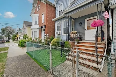 402 Davis Ave, Harrison, NJ 07029 photo 4