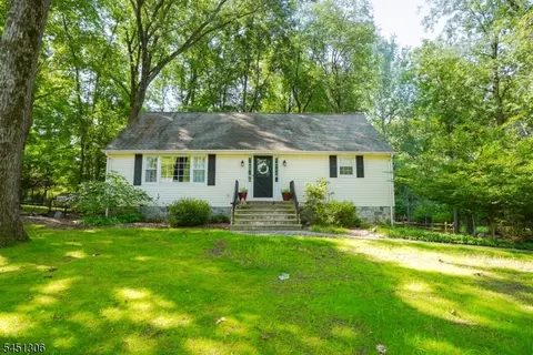 11 Haring Dr, Old Tappan, NJ 07675