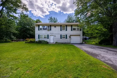 103 Alturas Rd, Highland Lakes, NJ 07422