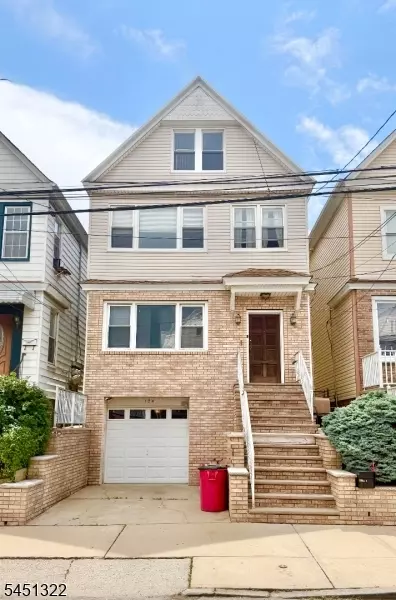 124 W 45th St, Bayonne, NJ 07002