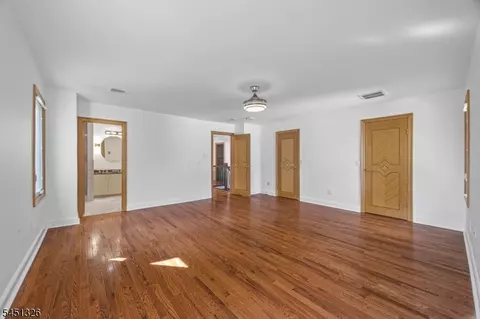 Bedroom - 26 Benjamin Dr, Springfield, NJ 07081 photo 3 of 7