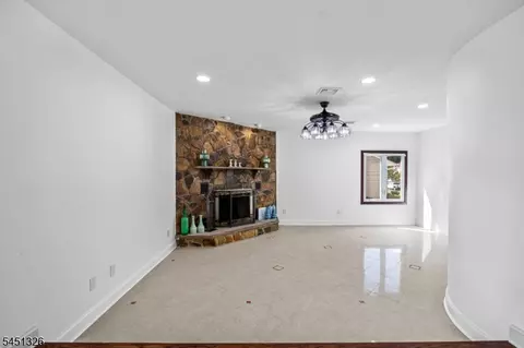 Living - 26 Benjamin Dr, Springfield, NJ 07081 photo 3 of 6