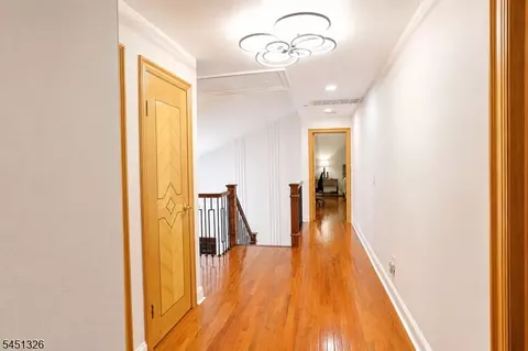 Entry Way - 26 Benjamin Dr, Springfield, NJ 07081 photo 4 of 9