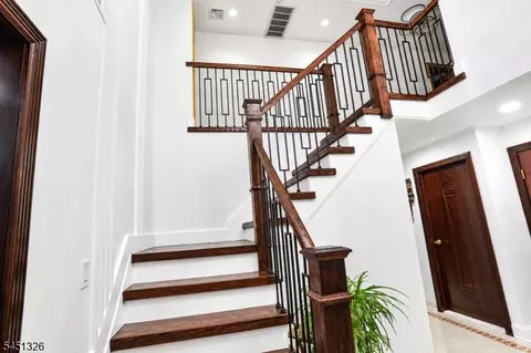Entry Way - 26 Benjamin Dr, Springfield, NJ 07081 photo 6 of 9
