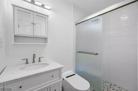 Bath - 26 Benjamin Dr, Springfield, NJ 07081 photo 6 of 6