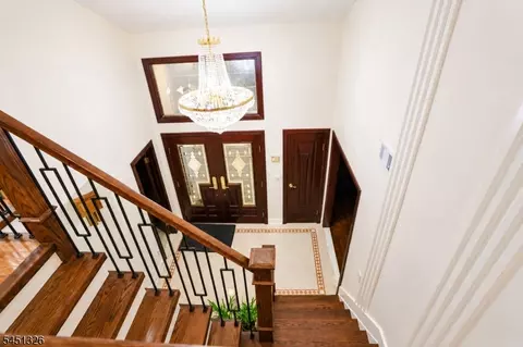 Entry Way - 26 Benjamin Dr, Springfield, NJ 07081 photo 2 of 9