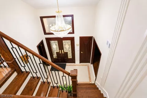 Entry Way - 26 Benjamin Dr, Springfield, NJ 07081 photo 8 of 9