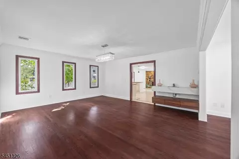 Living - 26 Benjamin Dr, Springfield, NJ 07081 photo 5 of 6