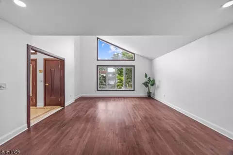Living - 26 Benjamin Dr, Springfield, NJ 07081 photo 6 of 6