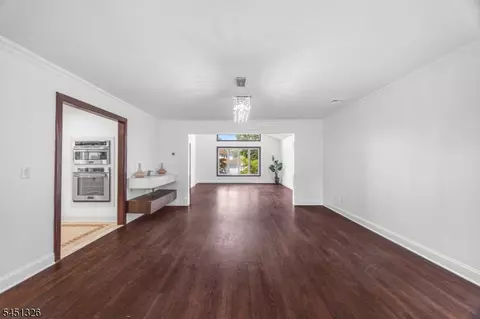 Living - 26 Benjamin Dr, Springfield, NJ 07081 photo 4 of 6