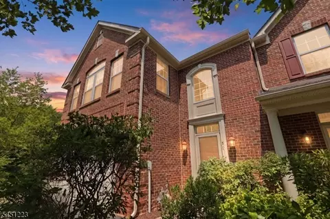 51 Oak Leaf Ln, Tinton Falls, NJ 07712