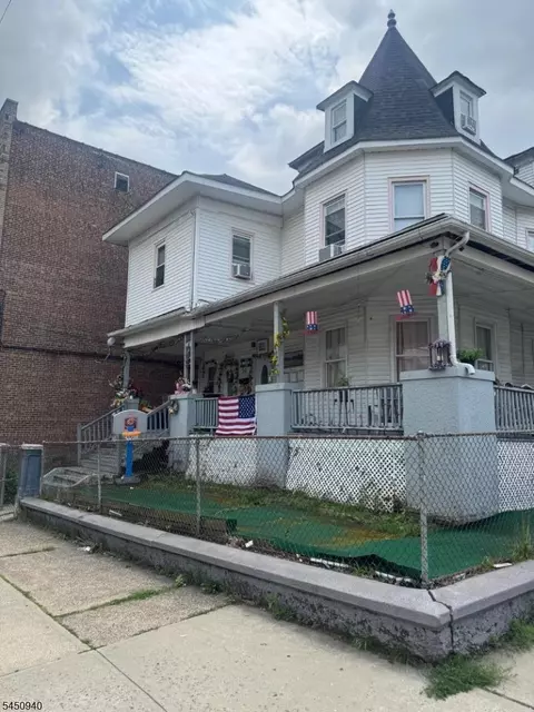 54 17th Ave, Paterson, NJ 07501