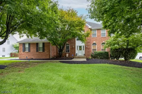 208 Yvonne Way, Stewartsville, NJ 08886