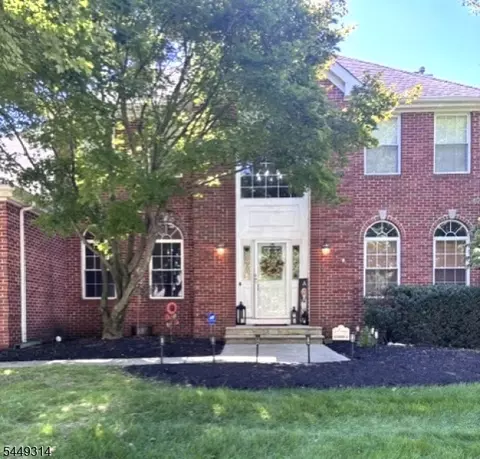 208 Yvonne Way, Stewartsville, NJ 08886