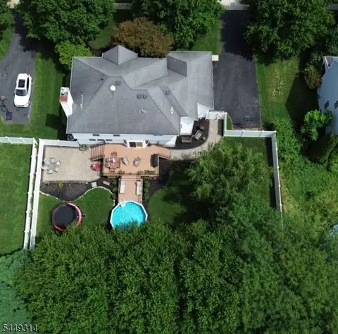 208 Yvonne Way, Stewartsville, NJ 08886