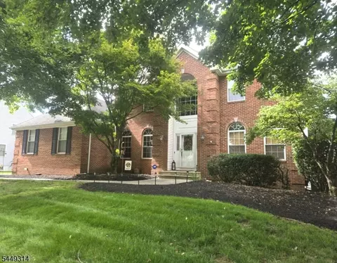 208 Yvonne Way, Stewartsville, NJ 08886