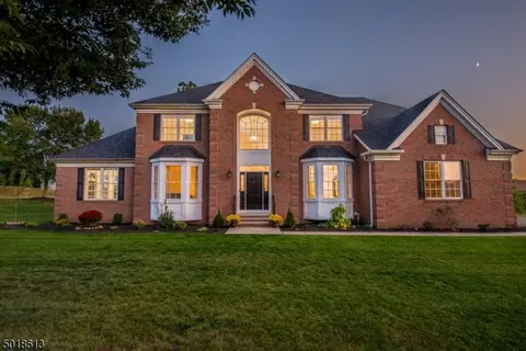 1 Cedar Ct, North Haledon, NJ 07508