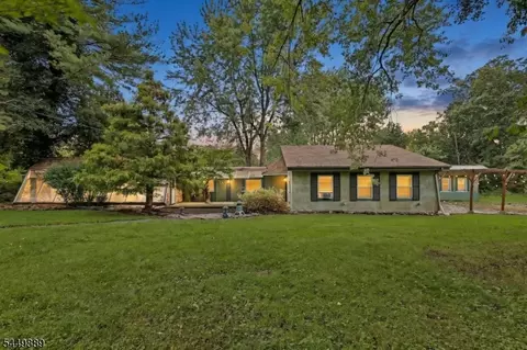 21 Woodsville Rd, Hopewell, NJ 08525