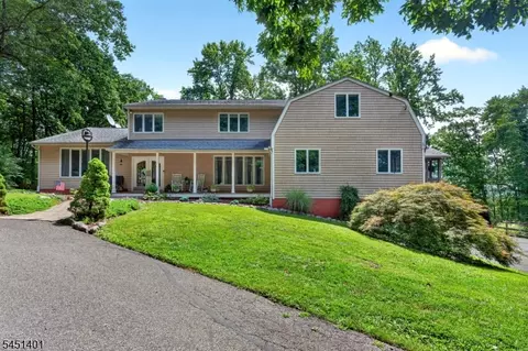 5 Beechwood Ln, Columbia, NJ 07832