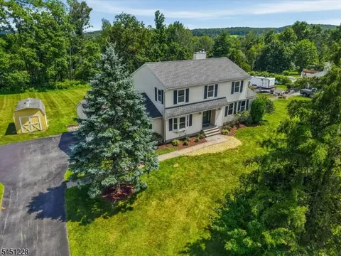 9 N Field Dr, Wantage Twp, NJ 07461
