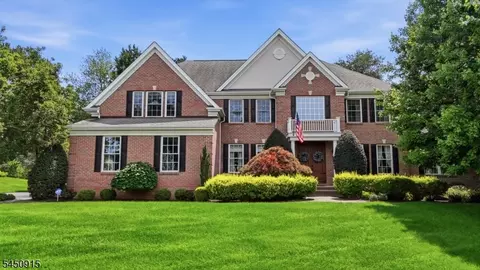 17 Setting Sun Dr, Hackettstown, NJ 07840