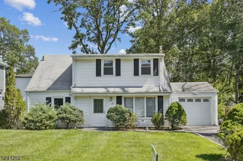18 Manor Rd, Livingston, NJ 07039