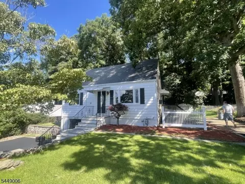 18 Oakwood Ter, Rockaway, NJ 07866