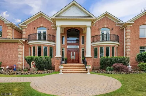 41 Mareu Dr, Watchung, NJ 07069