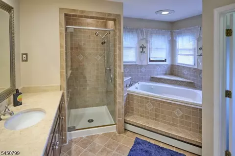 Bath - 2 Cayuga Trl, Wayne, NJ 07470 photo 2 of 2