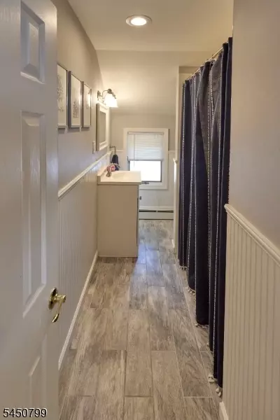 Entry Way - 2 Cayuga Trl, Wayne, NJ 07470 photo 2 of 3
