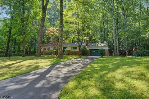 5 Horizon Dr, Denville, NJ 07834