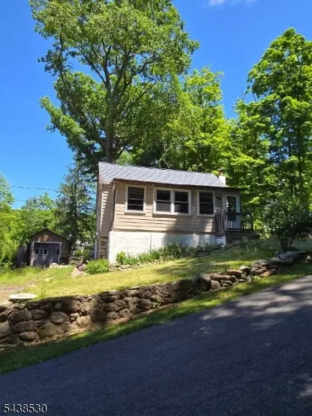 3 Carolina Ave, Lake Hopatcong, NJ 07849