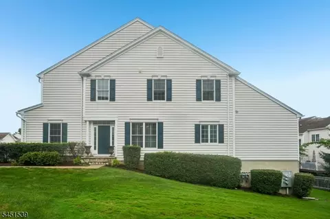 2 Constitution Ln, Totowa, NJ 07512