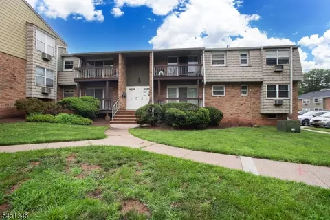 28 Deanna Dr #62, Hillsborough, NJ 08844