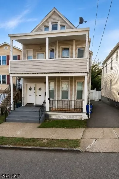 32 Hemlock St, Paterson, NJ 07503
