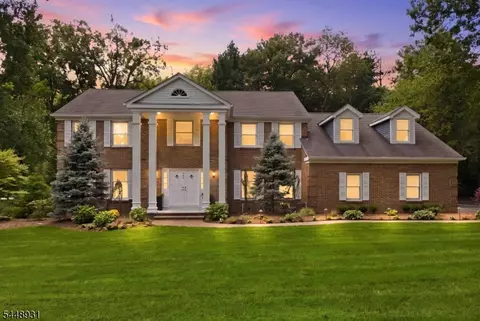 700 Oak Ln, Franklin Lakes, NJ 07417