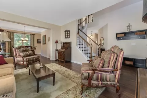 Living - 46 Saxton Dr, Hackettstown, NJ 07840 photo 2 of 4