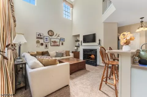 Living - 46 Saxton Dr, Hackettstown, NJ 07840 photo 3 of 4