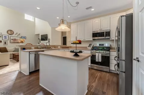 Kitchen - 46 Saxton Dr, Hackettstown, NJ 07840 photo 1 of 3