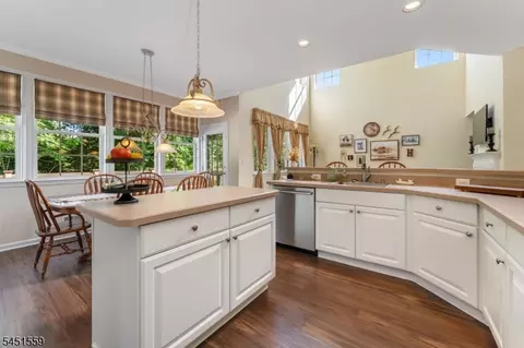 Kitchen - 46 Saxton Dr, Hackettstown, NJ 07840 photo 3 of 3