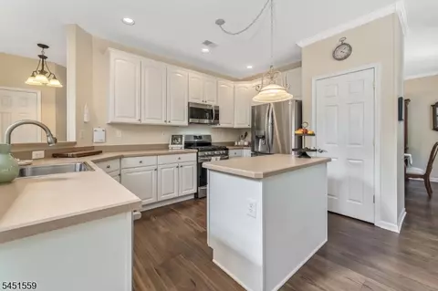 Kitchen - 46 Saxton Dr, Hackettstown, NJ 07840 photo 2 of 3