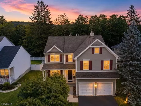 46 Saxton Dr, Hackettstown, NJ 07840