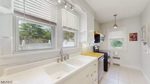 Entry Way - 403 Sharp St, Hackettstown, NJ 07840 photo 2 of 4