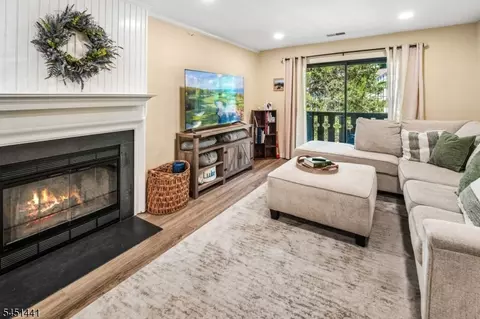 705 Thoreau Ct #705, Mahwah, NJ 07430