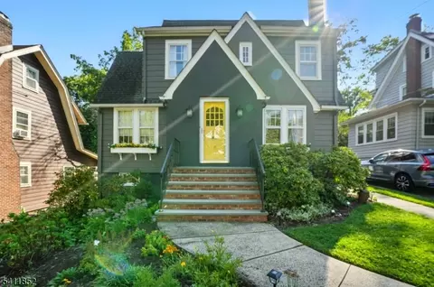 16 Collinwood Rd, Maplewood, NJ 07040