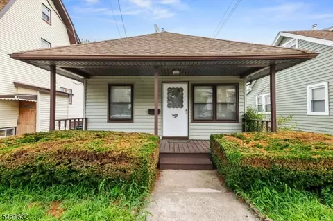 32 Grant Pl, Irvington, NJ 07111