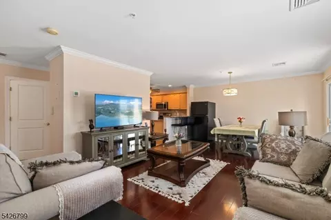 43 Manchester Ct, Kinnelon, NJ 07405