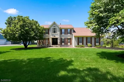 17 Bacorn Rd, Flemington, NJ 08822